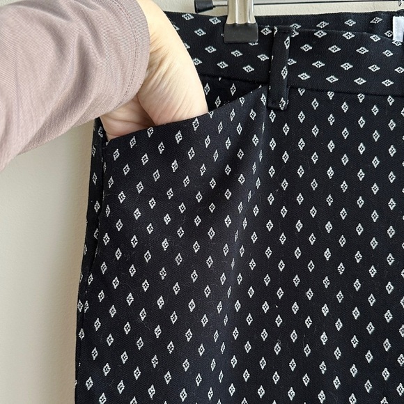 GAP Signature Skinny Ankle Pants, Black and White Diamond Print Pants, Size 10 - Picture 8 of 16